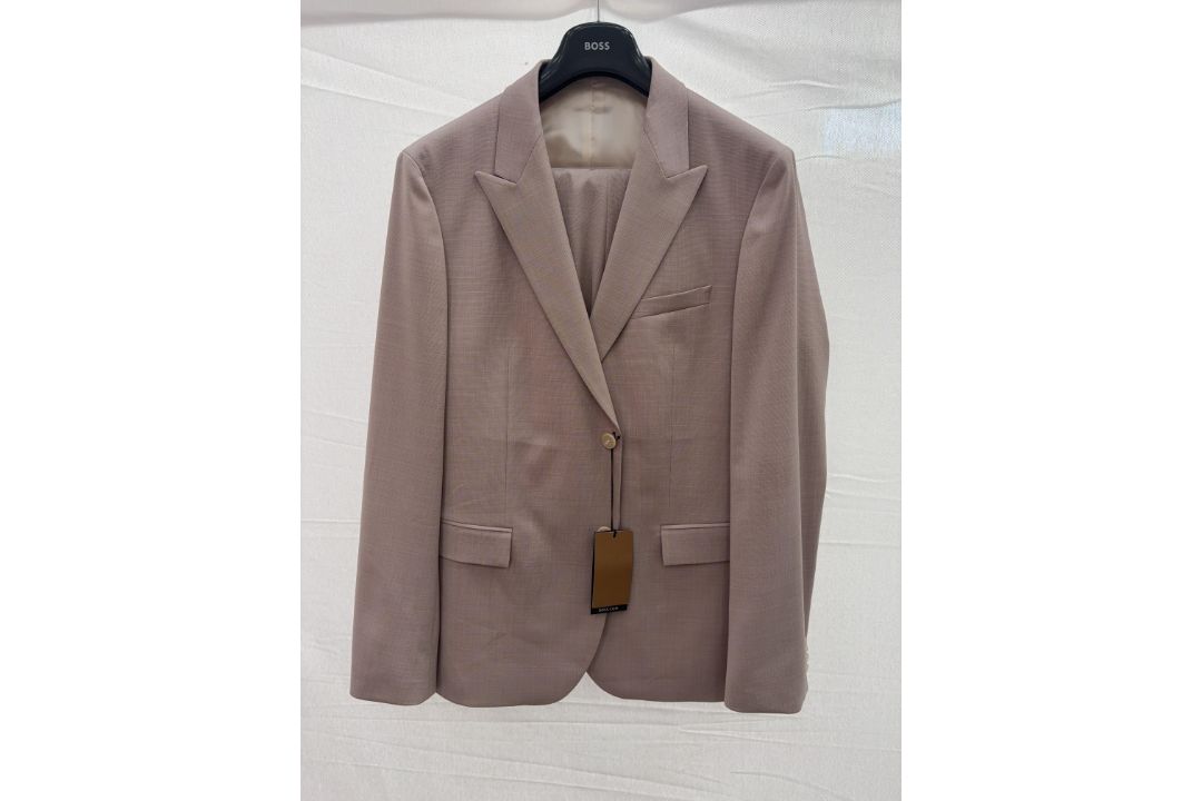 Hugo Boss 3pc suit - size 44 - RRP£640 - Image 3 of 11