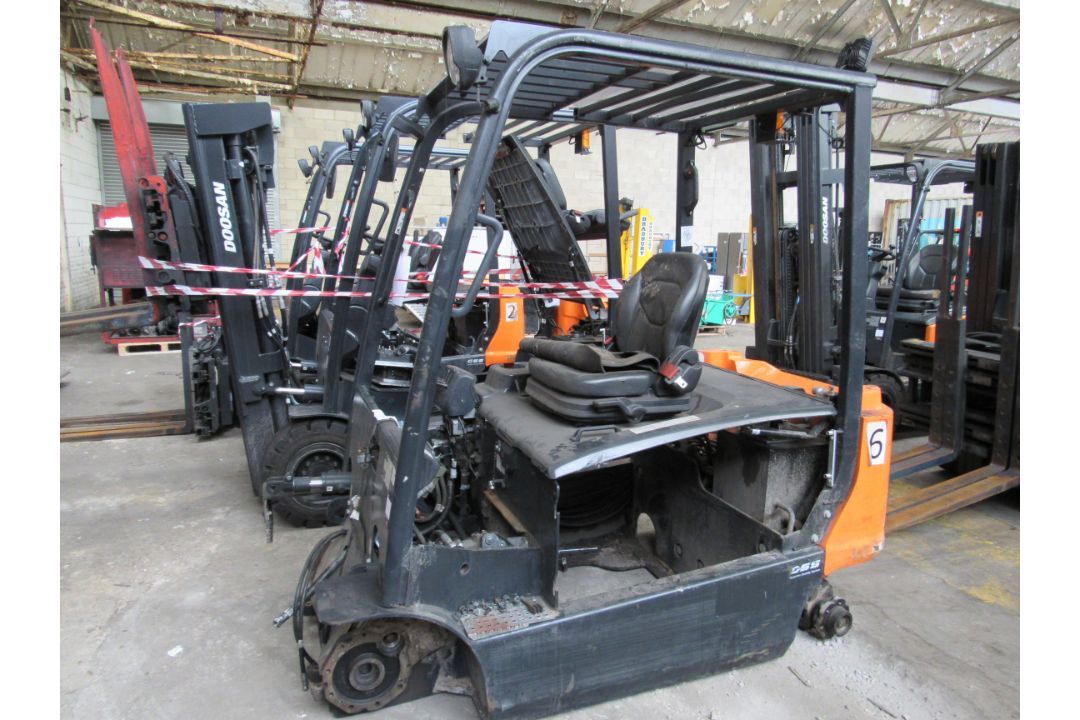 Doosan B35X-7 Plus electric forklift shell, Serial Number FBS20-3900-01440, 2023, No Battery or Mast - Image 2 of 8