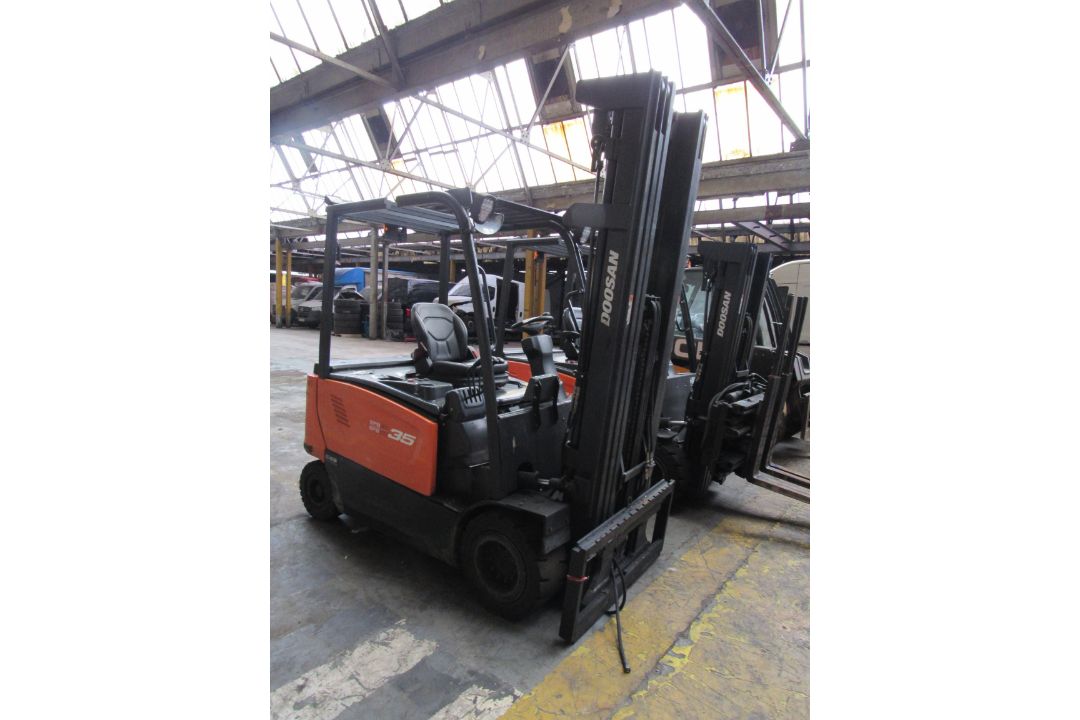 Doosan B35X-7 Plus Electric forklift truck, 3500KG, Serial Number FBA20-43900-01441, No Forks, No Ba - Image 3 of 13