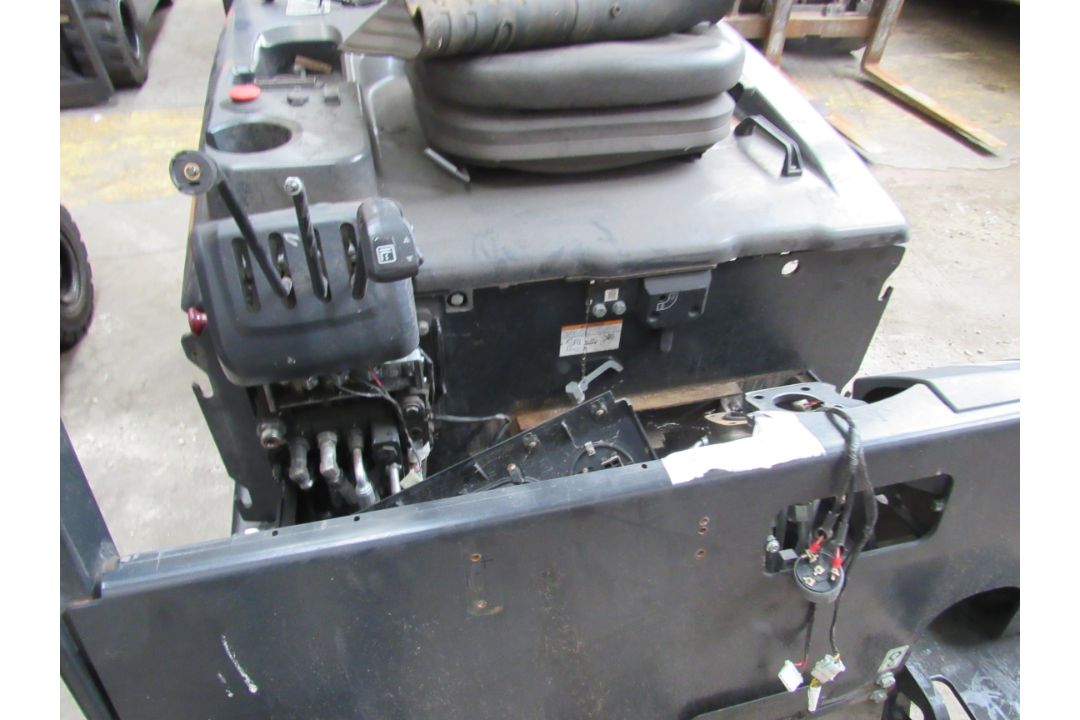 Doosan B35X-7 Plus electric forklift shell, Serial Number FBS20-3900-01440, 2023, No Battery or Mast - Image 4 of 8