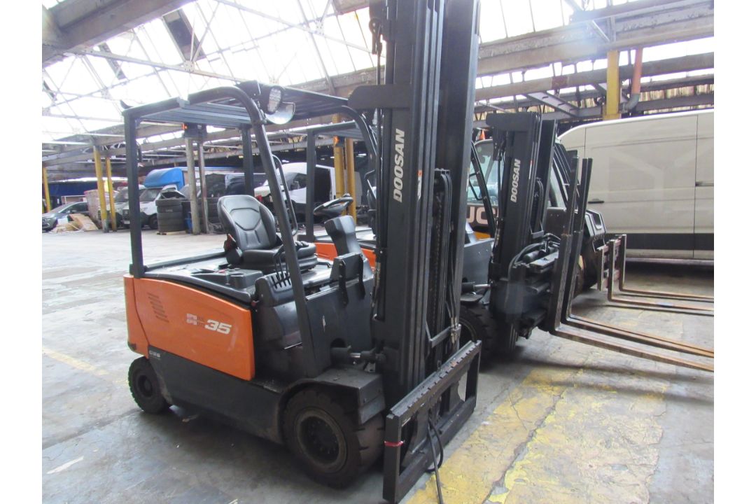 Doosan B35X-7 Plus Electric forklift truck, 3500KG, Serial Number FBA20-43900-01441, No Forks, No Ba - Image 4 of 13