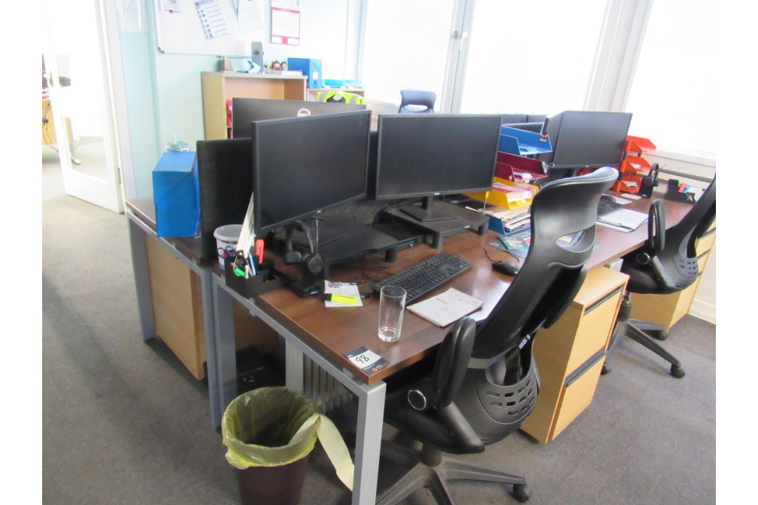 4 desks with 4 chairs - Image 2 of 2