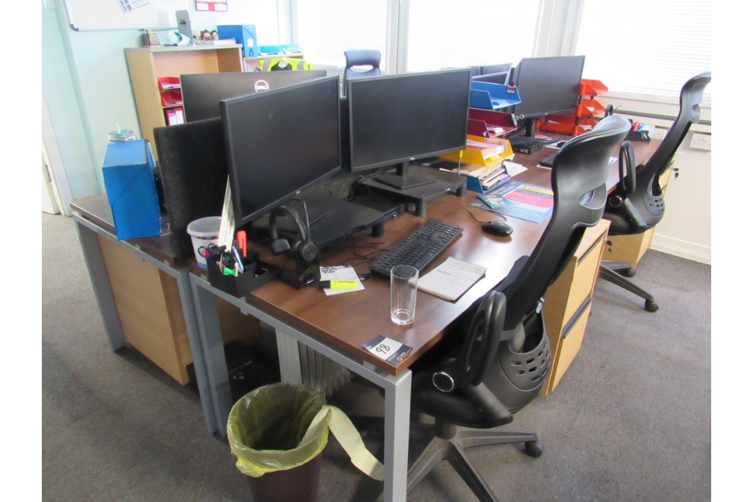 4 desks with 4 chairs - Image 1 of 2