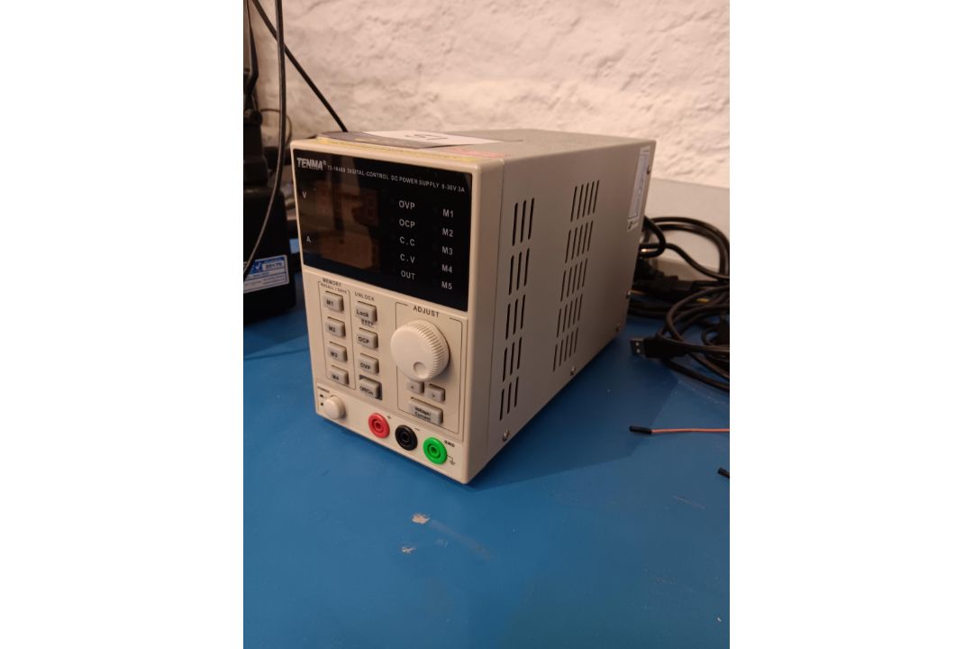 Tenma 72-10480 digital control DC power supply 0-30V 3a - Image 2 of 4