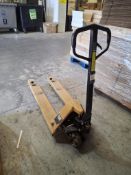 CAT pallet truck 2500kg capacity