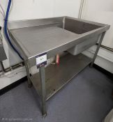 Stainless steel sink unit, approx. 1200 x 600mm (to be disconnected by a qualified contractor)