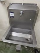 Wash sink unit (to be disconnected by a qualified contractor)