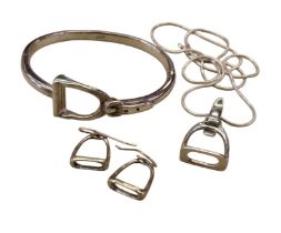 925 Silver Equestrian Jewellery Set with Matching Stirrup and buckle Motif comprising a stirrup-form