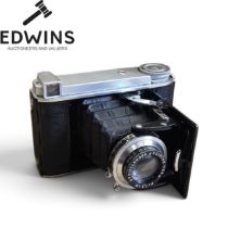 A Voigtländer Bessa 66 folding medium-format roll film camera, Voigtar 7.5 cm (75mm) f/3.5 lens