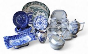 A Wedgwood Ferrara pattern shaped rectangular pedestal comport and four shaped circular plates,