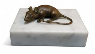 A desk weight, with bronzed mouse, on rectangular marble base, 5cm high, 12cm wide, 9cm deep
