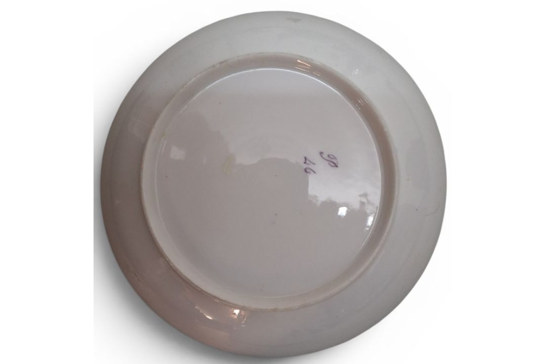 A Pinxton Bute teacup and saucer, pattern no.46, decorated with cornflowers and gilt sprigs, gilt - Image 3 of 4