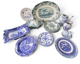 A Wedgwood Ferrara pattern shaped rectangular pedestal comport and four shaped circular plates,