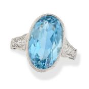 AN AQUAMARINE AND DIAMOND RING set with an oval cut aquamarine of approximately 11.84 carats, the sh