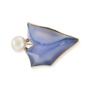 A VINTAGE BLUE CHALCEDONY AND PEARL BROOCH in yellow gold, set with a polished and carved blue
