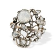 AN ANTIQUE DIAMOND GIARDINETTO RING, EARLY 19TH CENTURY in yellow gold and silver, designed as a pot