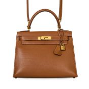 NO RESERVE - HERMÈS GOLD COURCHEVEL KELLY SELLIER 28 BAG Condition grade C+. Gold Courchevel leath