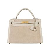 NO RESERVE - HERMÈS VINTAGE WHITE LEATHER & TOILE KELLY SELLIER 32 BAG Condition grade C+. White l