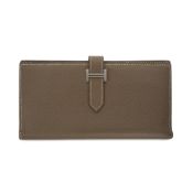 HERMÈS ETOUPE EPSOM BEARN WALLET Condition grade C+. Etoupe Epsom leather exterior with contrast
