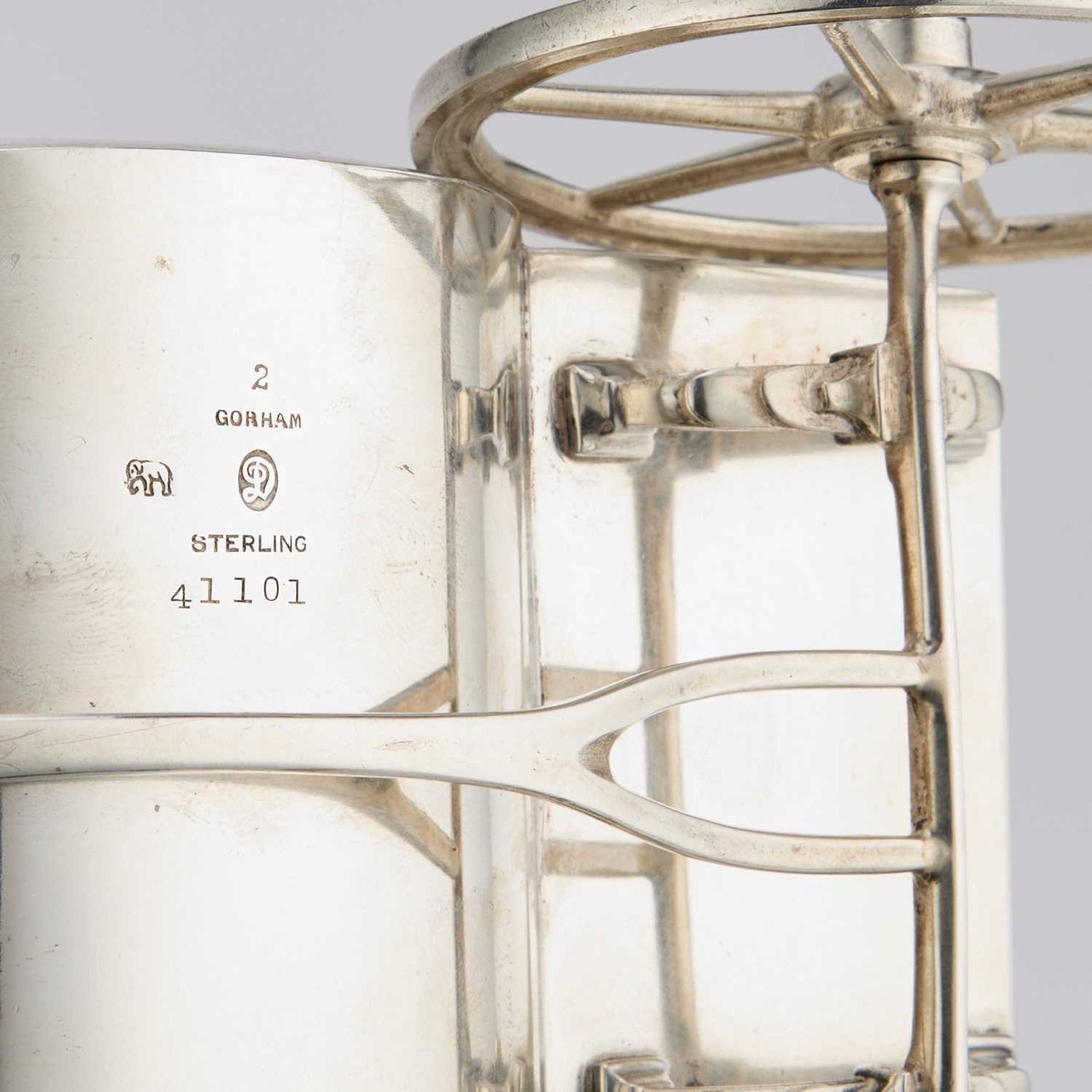 ROYAL MAIL INTEREST: A 20TH CENTURY AMERICAN STERLING SILVER NOVELTY SMOKER'S COMPENDIUM - Image 4 of 4