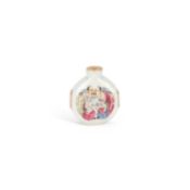 A CHINESE FAMILLE ROSE PORCELAIN SNUFF BOTTLE