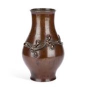 A CHINESE BRONZE VASE, QING DYNASTY