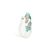 A CHINESE PORCELAIN SNUFF BOTTLE