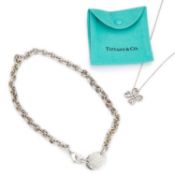 A TIFFANY & CO SILVER PENDANT NECKLACE