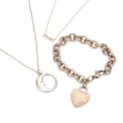 A COLLECTION OF TIFFANY & CO SILVER JEWELLERY