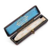 A GOLD AND MOTHER-OF-PEARL FRUIT KNIFE