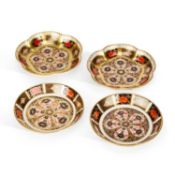 A GROUP OF ROYAL CROWN DERBY DISHES CIRCA 1965