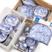 A LARGE QUANTITY OF SPODE ITALIAN DINNER WARES