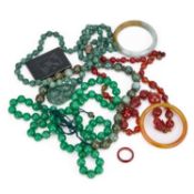 A MIXED LOT OF HARDSTONE JEWELLERY