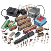 A COLLECTION OF VINTAGE ‘O’ GAUGE MODEL RAILWAY ITEMS