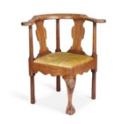 AN 18TH CENTURY IRISH MAHOGANY CORNER CHAIR