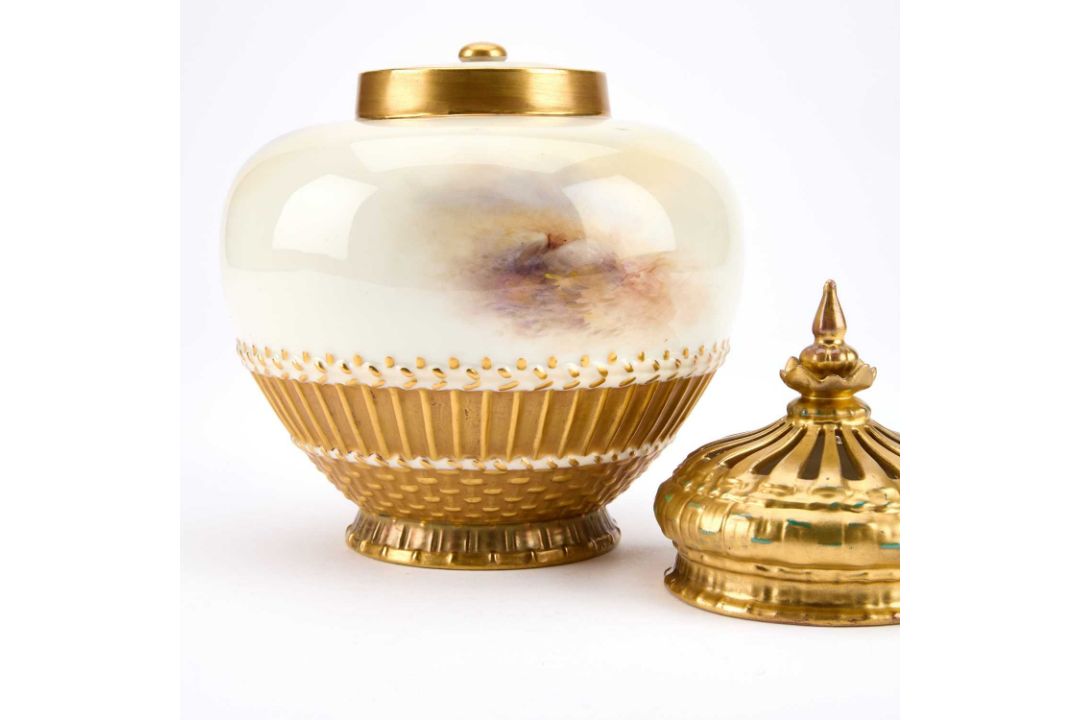 A ROYAL WORCESTER POT POURRI VASE AND COVER - Image 4 of 5