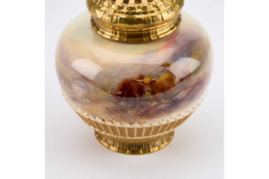 A ROYAL WORCESTER POT POURRI VASE AND COVER - Image 2 of 5