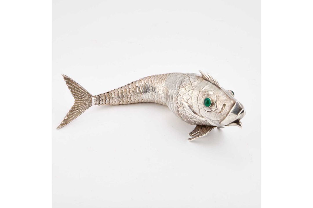 A LARGE SPANISH SILVER ARTICULATED MODEL OF A FISH 20TH CENTURY - Image 2 of 2