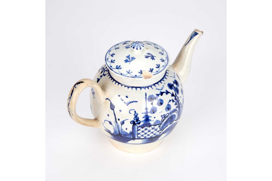 A LEEDS BLUE AND WHITE PEARLWARE MARRIAGE TEAPOT DATED 1786 - Image 2 of 2