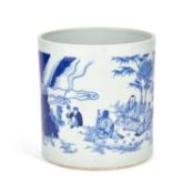 A LARGE CHINESE BLUE AND WHITE PORCELAIN BRUSH POT