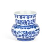 A CHINESE BLUE AND WHITE PORCELAIN ZHADOU VASE