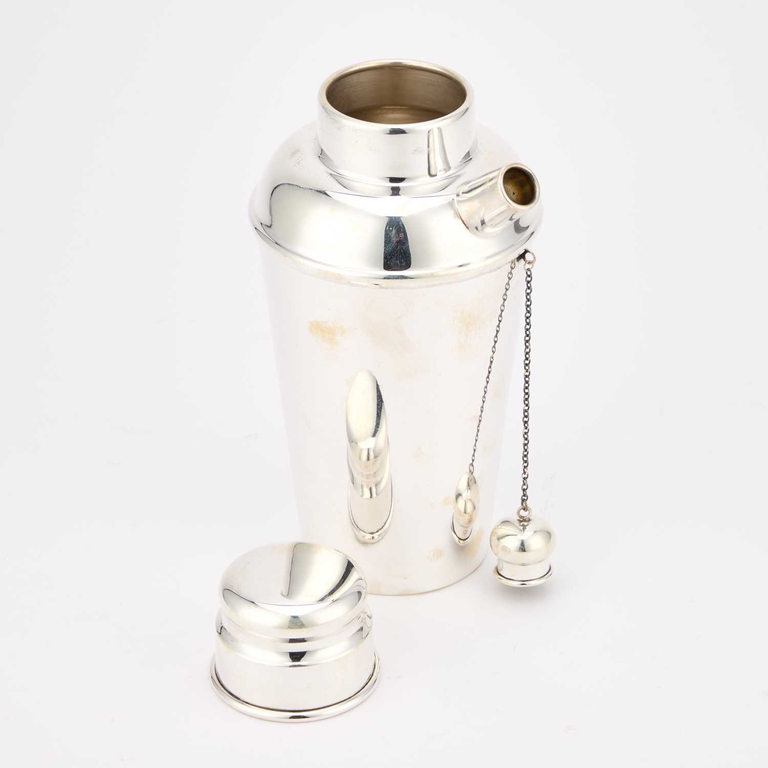 AN AMERICAN STERLING SILVER COCKTAIL SHAKER - Image 2 of 2