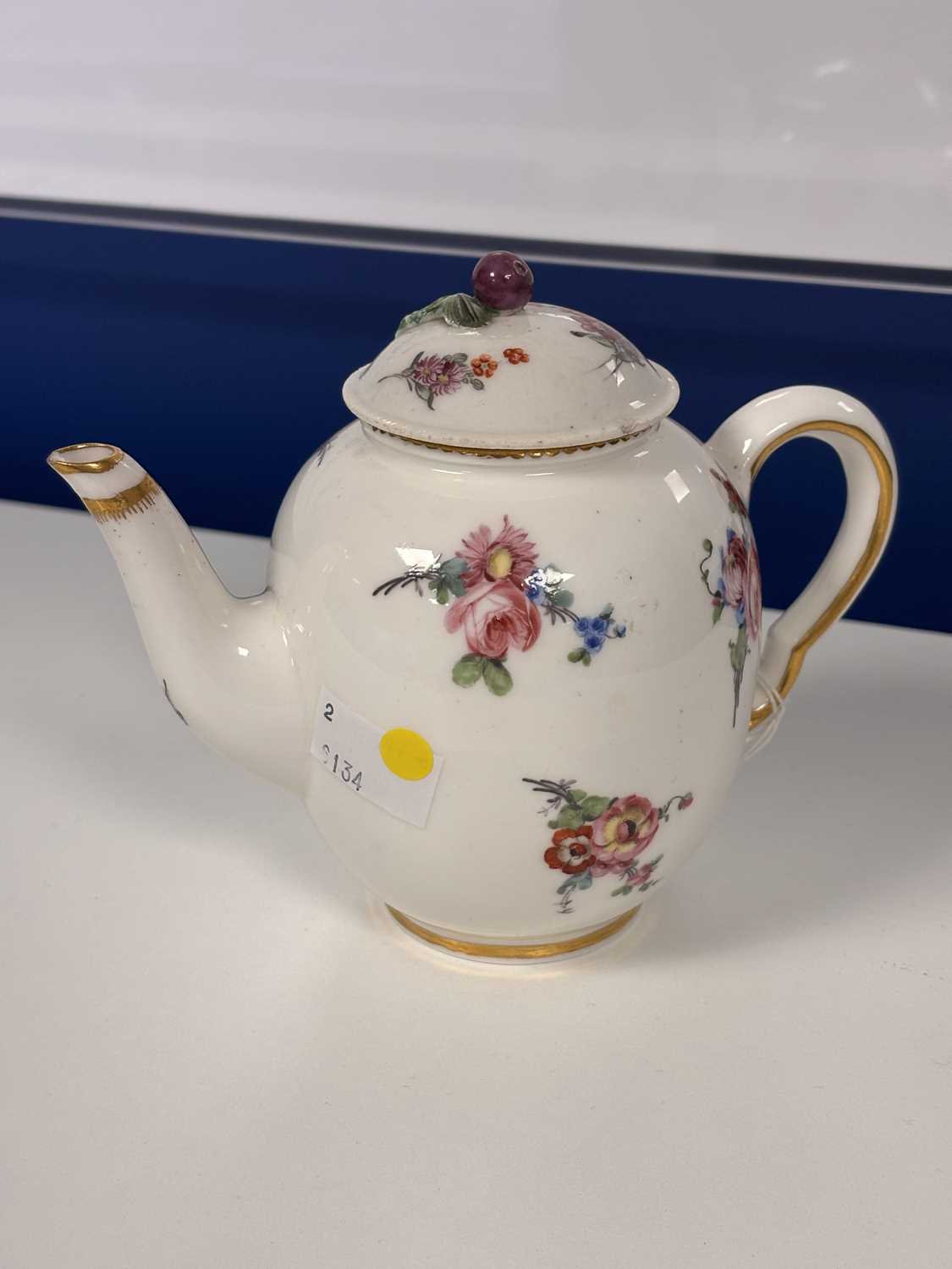 A SÈVRES PORCELAIN TEAPOT CIRCA 1770 - Image 4 of 7