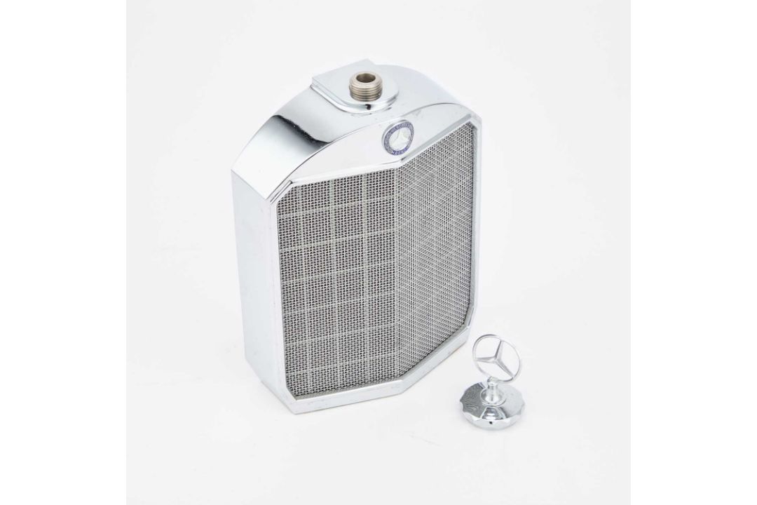 A MERCEDES-BENZ RADIATOR GRILLE–FORM DECANTER BY CLASSIC STABLE LTD - Image 2 of 2