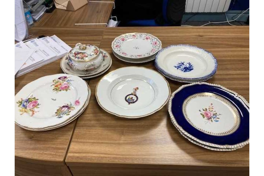 A GROUP OF DERBY - Image 3 of 4