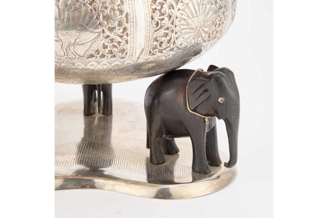A LATE 19TH CENTURY CEYLONESE SILVER BOWL ON ELEPHANT STAND - Image 2 of 3