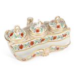 A WORCESTER FLIGHT & BARR PORCELAIN INKSTAND CIRCA 1800-10