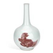 A CHINESE PORCELAIN BOTTLE VASE