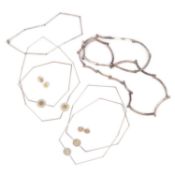 A GROUP OF SILVER JEWELLERY