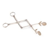 A PAIR OF 19TH CENTURY GERMAN SILVER TONGS